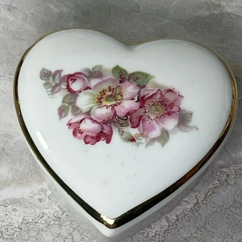 Vintage Gerold Porzellan Heart shaped trinket box Tettau, Bavaria, West Germany